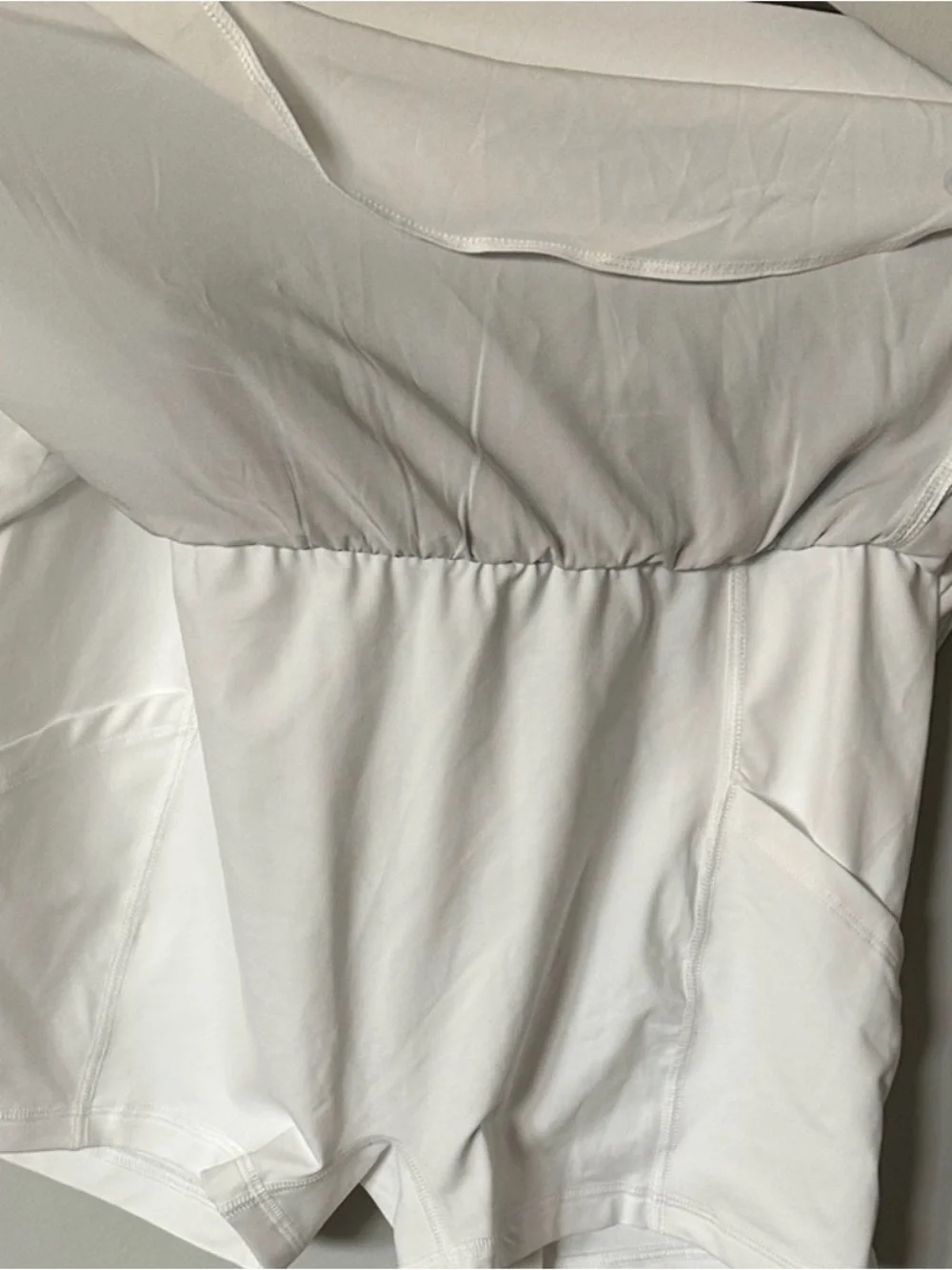 NWOT ALO Yoga Match Point White Tennis Skirt with Black Waistband Shorts